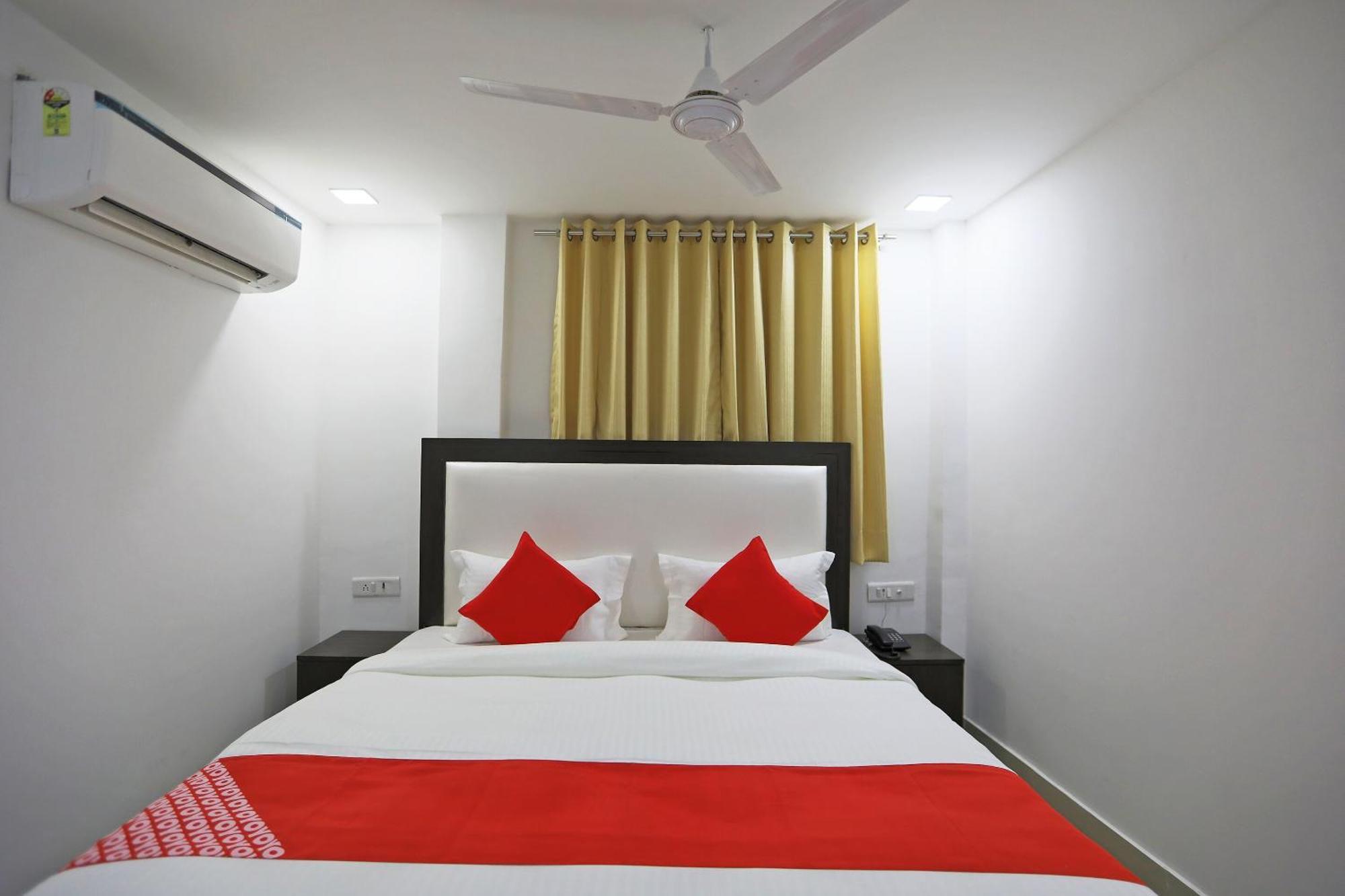 Townhouse South Lawn Hotel New Delhi Exterior photo